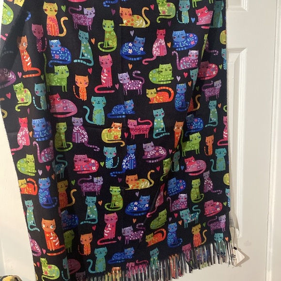 Cats light shawl scarf viscose
75cm by 94 cm - Picture 2 of 2